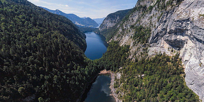 Toplitzsee (toplitzlake)， Kammersee和Grundlsee山湖的广角空中全景图，在Salzkammergut，斯蒂里亚，奥地利。